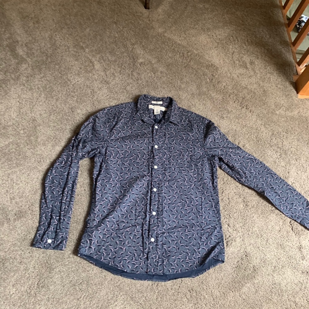 Fun patterned button down shirt - Picture 2 of 8